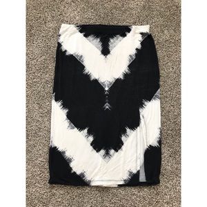 Black and white jersey skirt with slit
